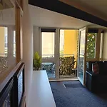 Luxurious Double En-suite Town Centre Couette-café