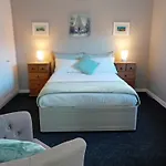 Luxurious Double En-suite Town Centre Couette-café