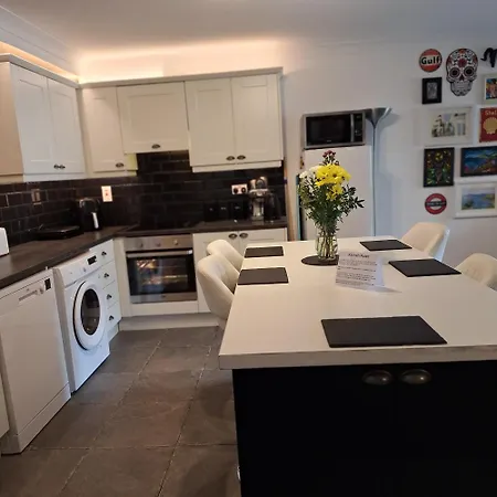 Luxurious Double En-suite Town Centre ترالي
