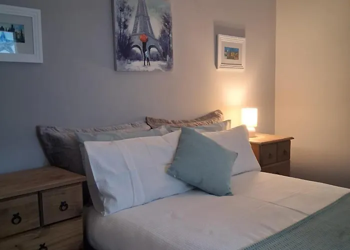 Luxurious Double En-suite Town Centre 特拉利