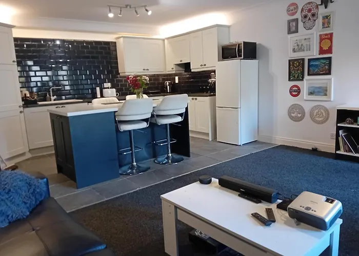 Luxurious Double En-suite Town Centre 3* 特拉利