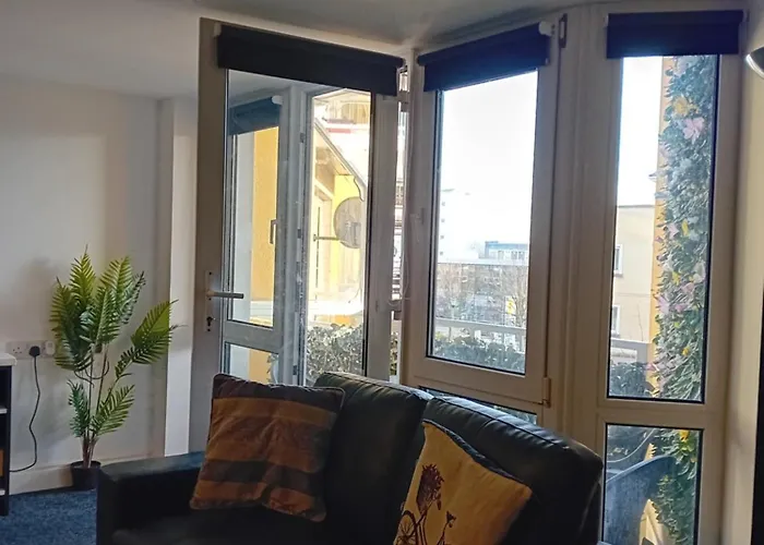 Luxurious Double En-suite Town Centre 3* 特拉利